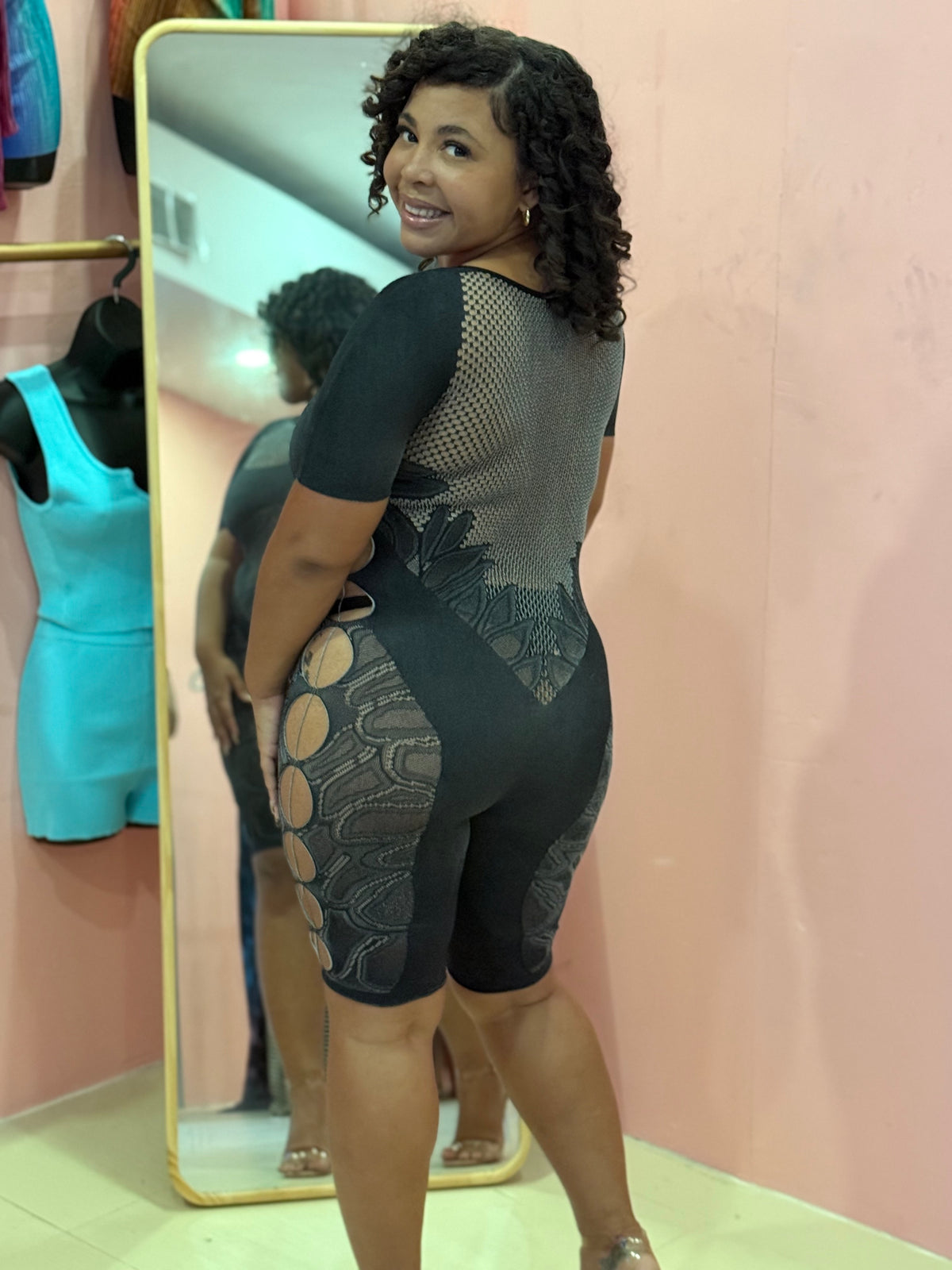 PATTERNED NYLONG CAPRI JUMPSUIT W/KEY HOLE SIDES