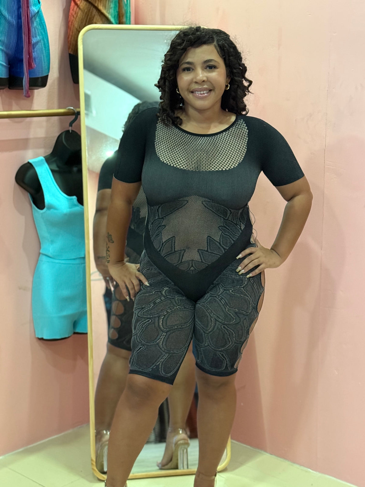 PATTERNED NYLONG CAPRI JUMPSUIT W/KEY HOLE SIDES